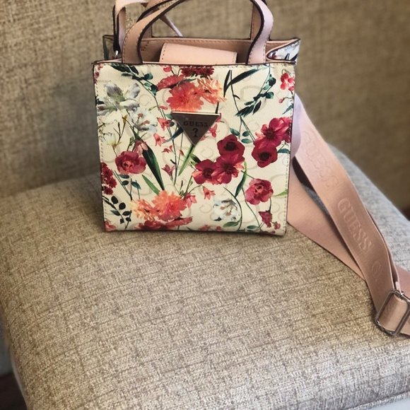 Guess Floral Crossbody - Picture 1 of 3